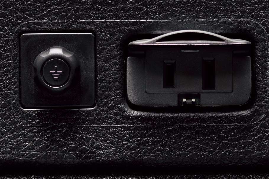 アクセサリーコンセント(AC100V・1500W)*1