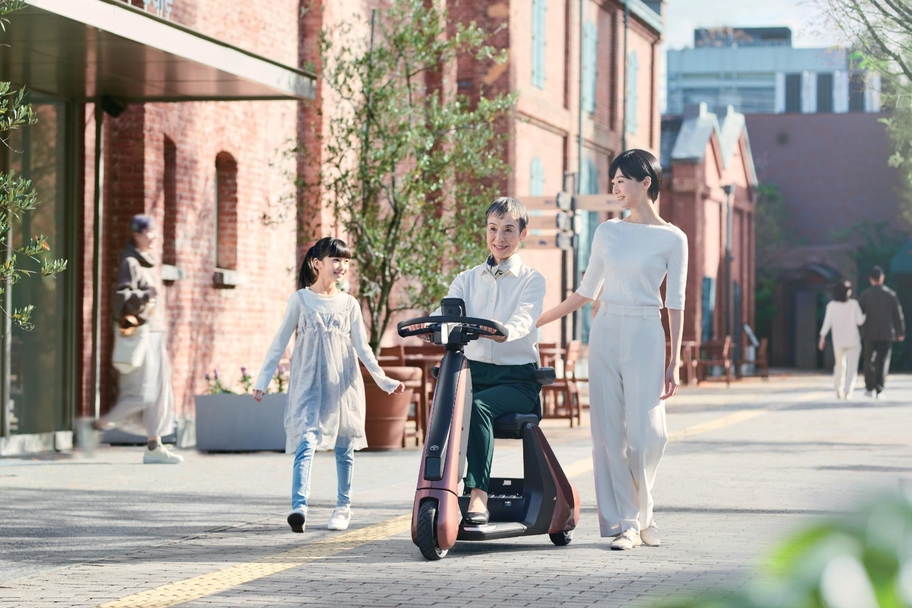 【モデル入り素材】C+walk S “Safety support”